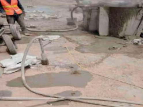 尖草坪水泥混凝土路面板底注浆技术 路面脱空注浆整治方案